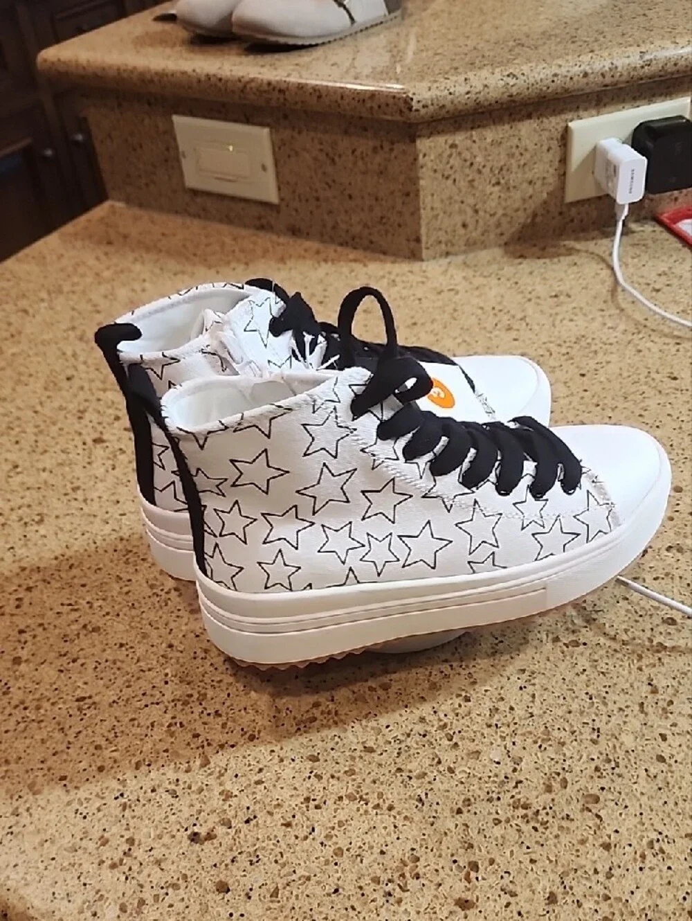 art class White High-Top Sneakers with Black Laces and Star Print NWT SIZE-3.